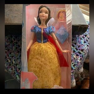 Disney Princess Snow White Doll with Character Pendant